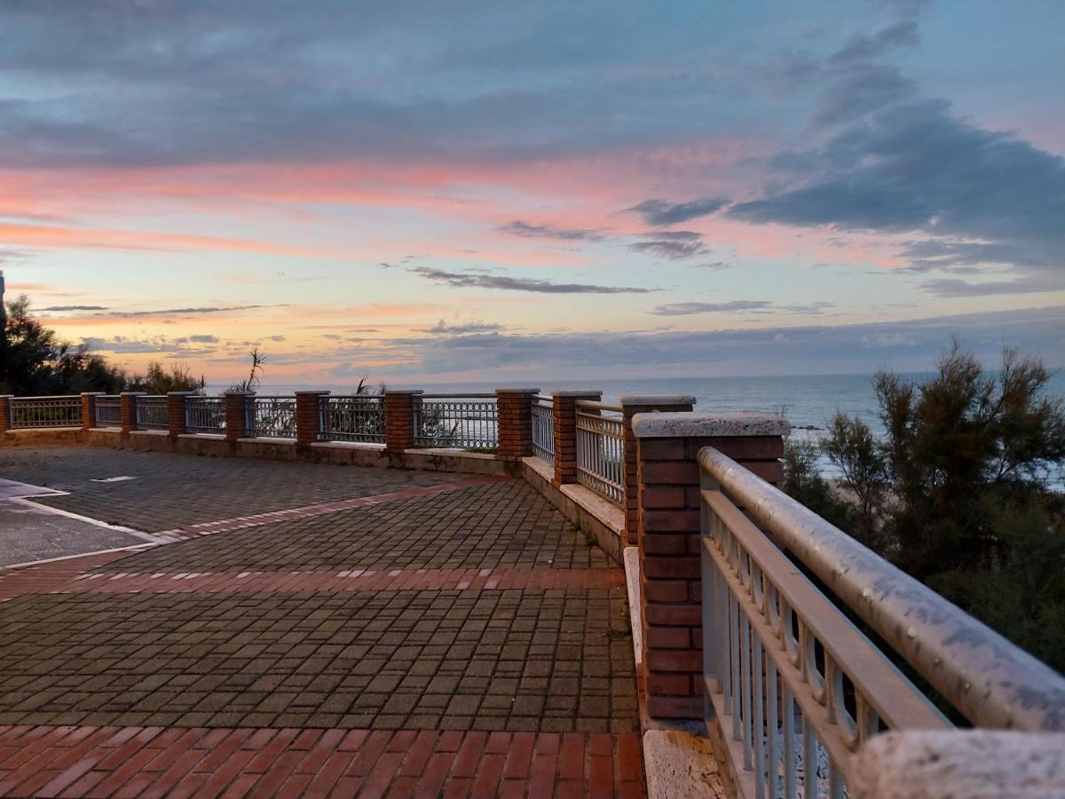 I Tre Marchi Rooms / Camera Mare แตร์โมลิ ภายนอก รูปภาพ